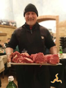 Il Bistrot Cotto Crudo e Mangiato - Carmelo con il tagliere di carne